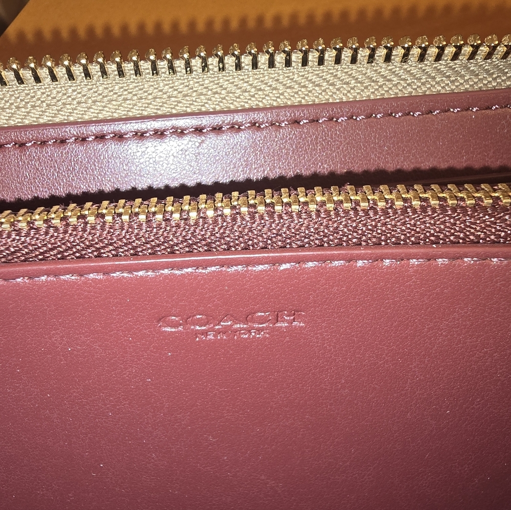 COACH 6643 Beige Pebbled Leather Accordion Long Zip Around Wallet Wristlet - Picture 9 of 14